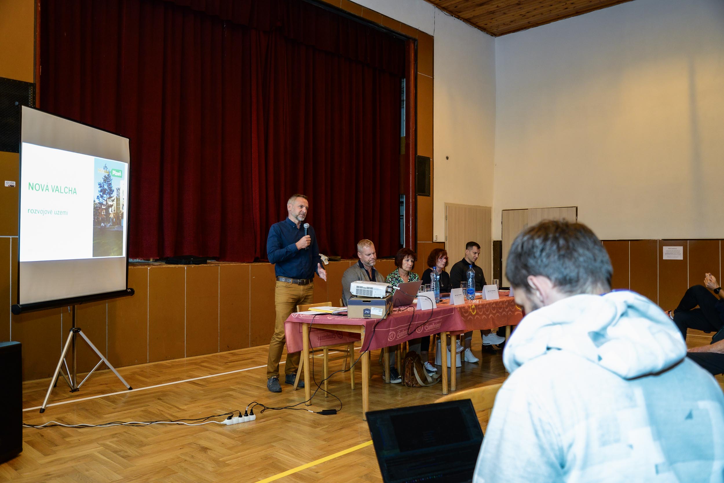 Zástupci města diskutovali s občany o rozvoji Nové Valchy (foto: M. Pecuch, 30.8.2023)