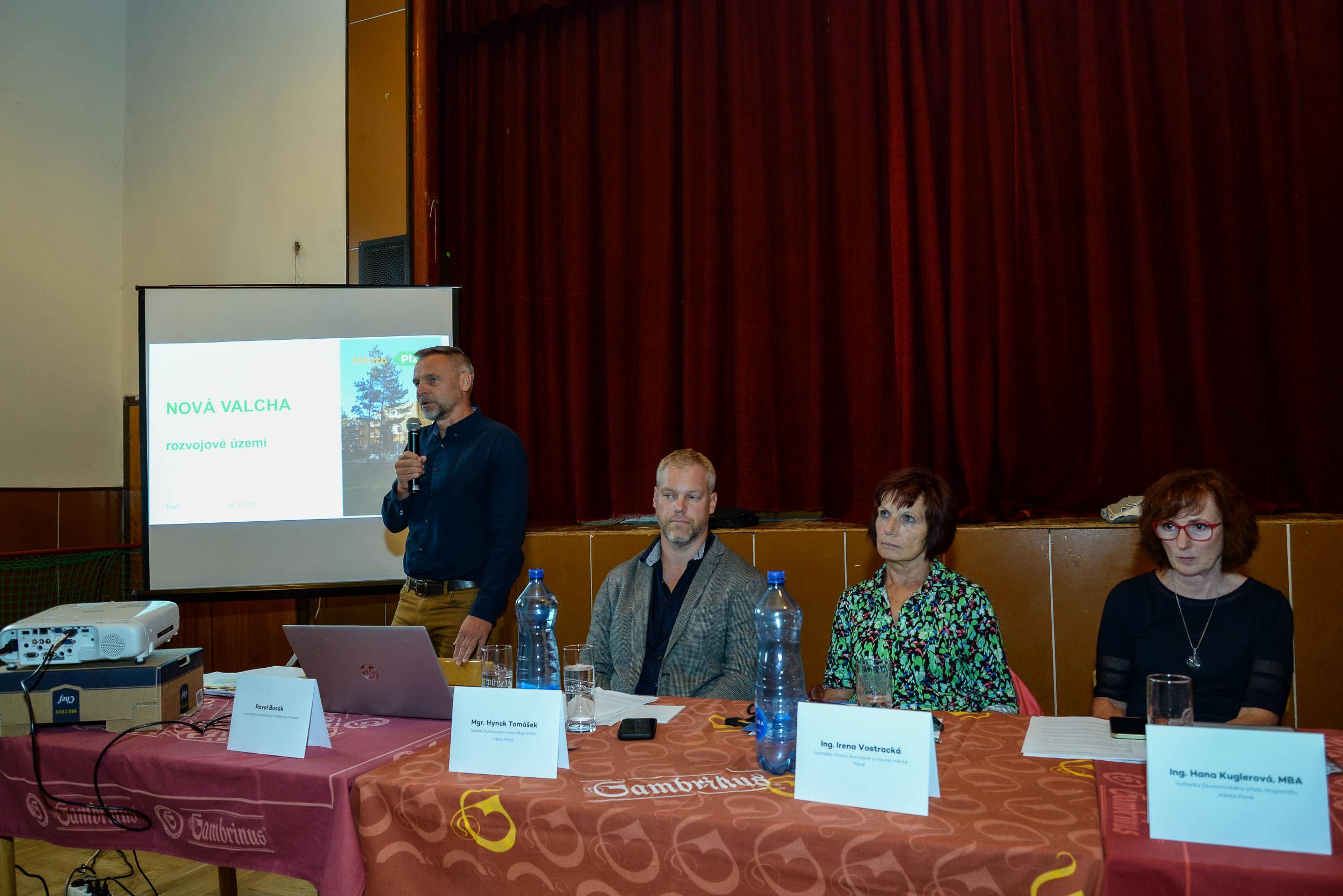 Zástupci města diskutovali s občany o rozvoji Nové Valchy (foto: M. Pecuch, 30.8.2023)