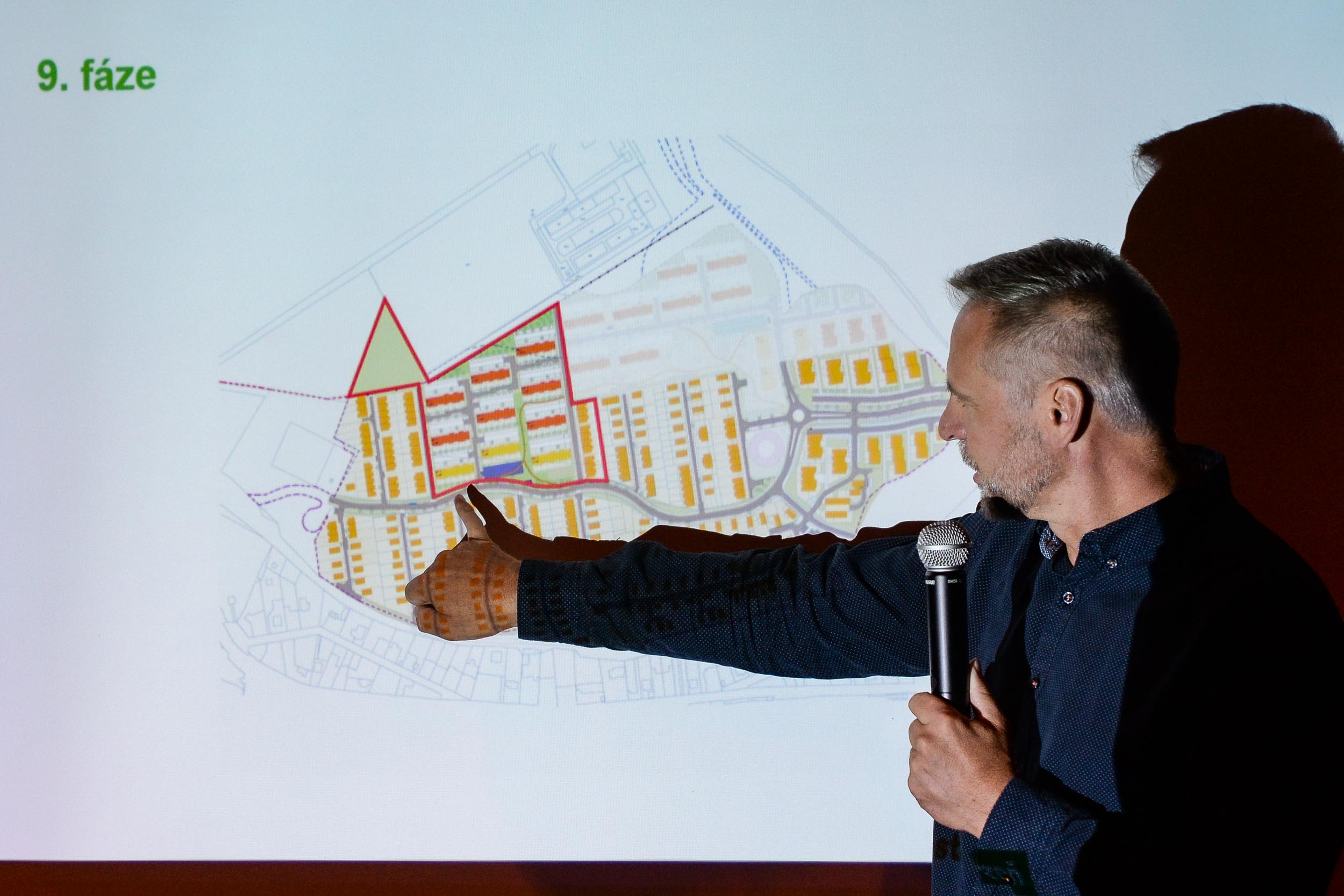 Zástupci města diskutovali s občany o rozvoji Nové Valchy (foto: M. Pecuch, 30.8.2023)