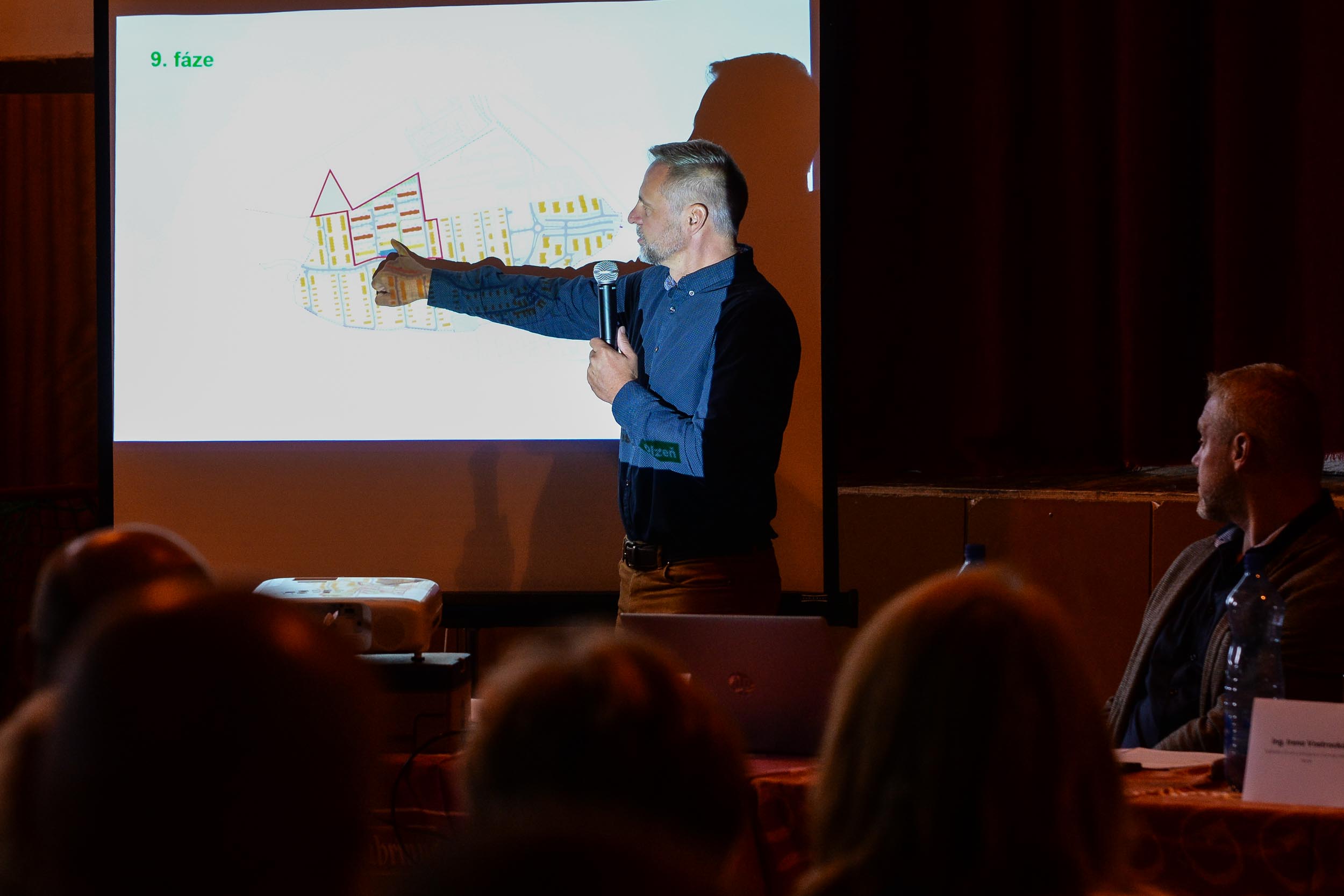 Zástupci města diskutovali s občany o rozvoji Nové Valchy (foto: M. Pecuch, 30.8.2023)