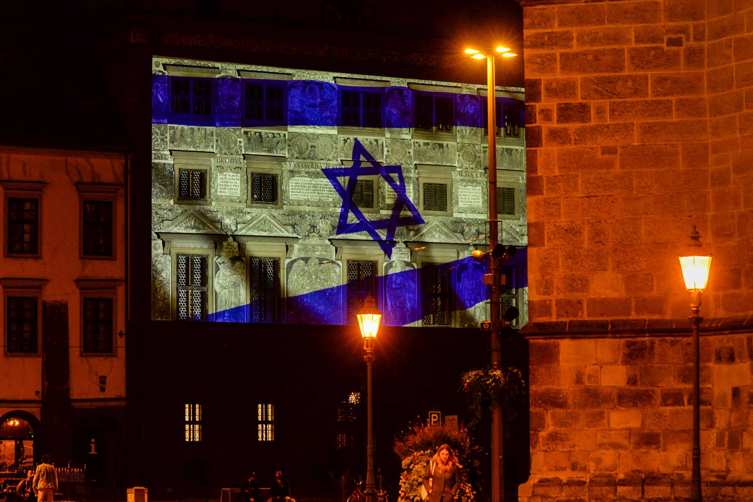 Izraelská vlajka na plzeňské radnici (foto: R. Muchka / M. Pecuch, 10.10.2023)