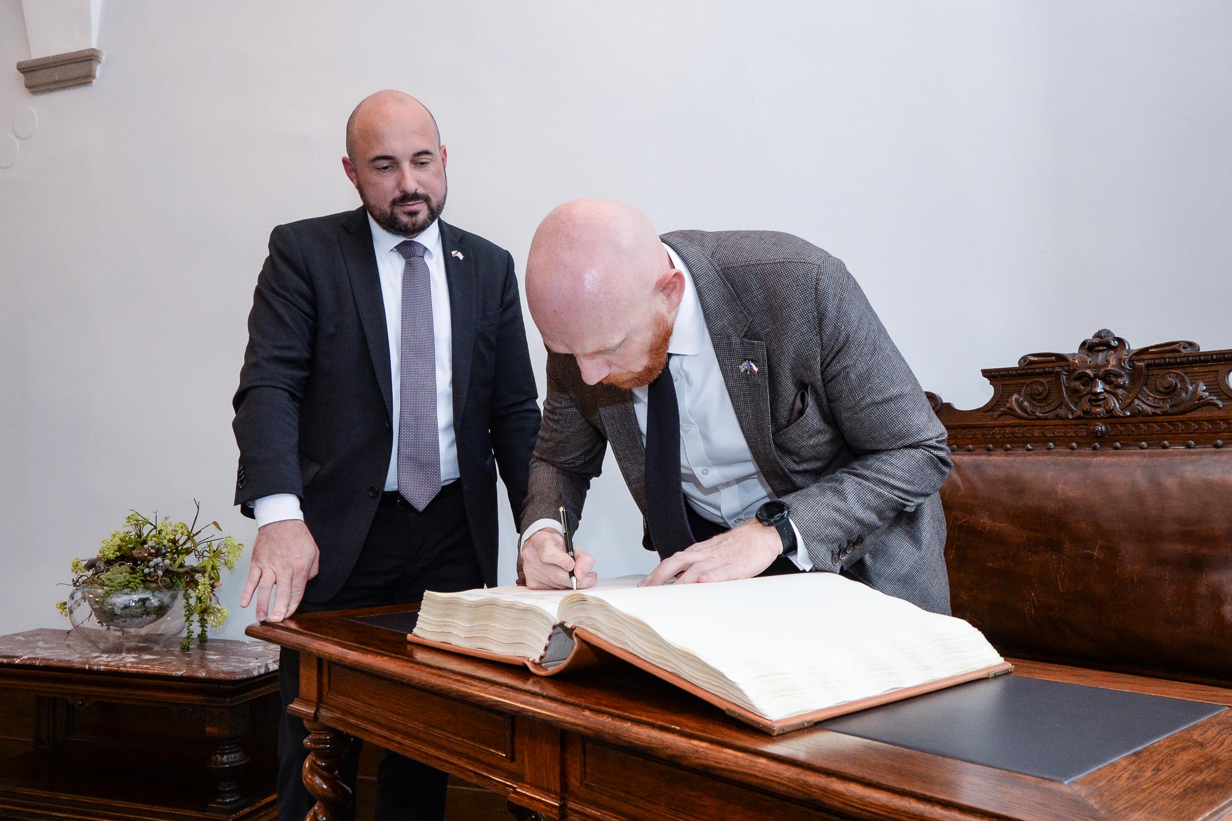 Plzeňskou radnici navštívil britský velvyslanec (foto: M. Pecuch, 12.10.2023)