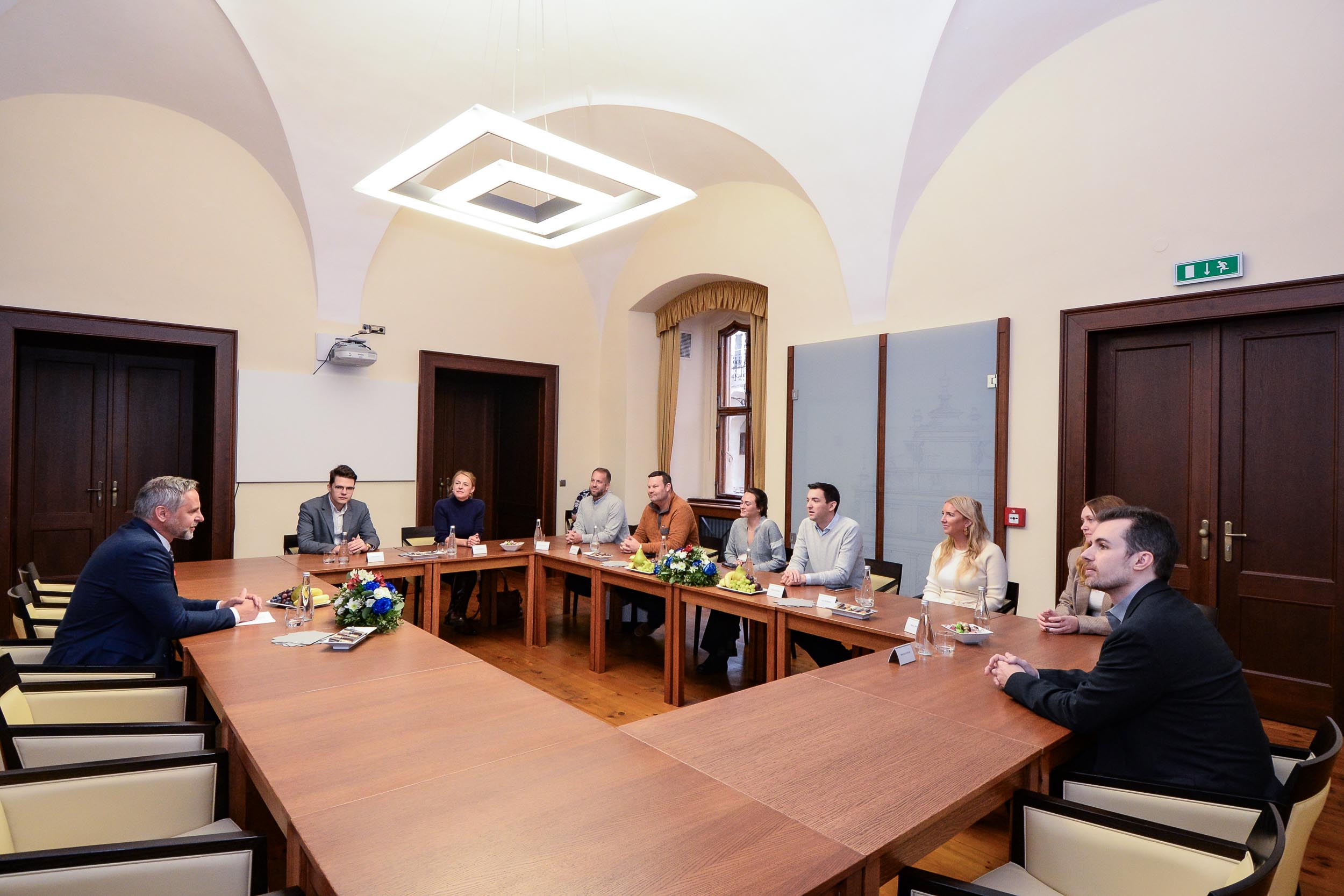 Přijetí na plzeňské radnici náměstkem Bosákem (foto: M. Pecuch, 8.11.2023)