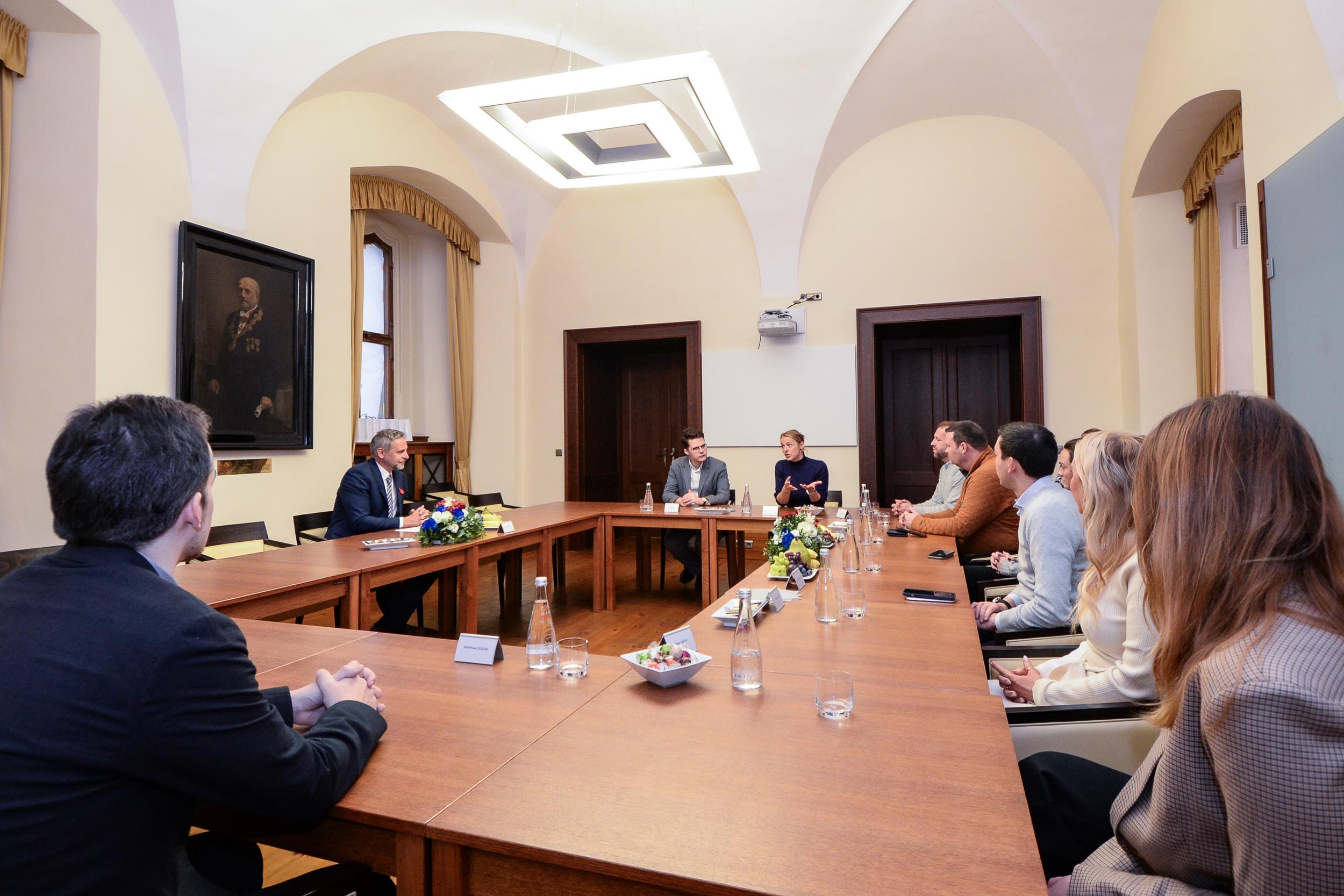 Přijetí na plzeňské radnici náměstkem Bosákem (foto: M. Pecuch, 8.11.2023)
