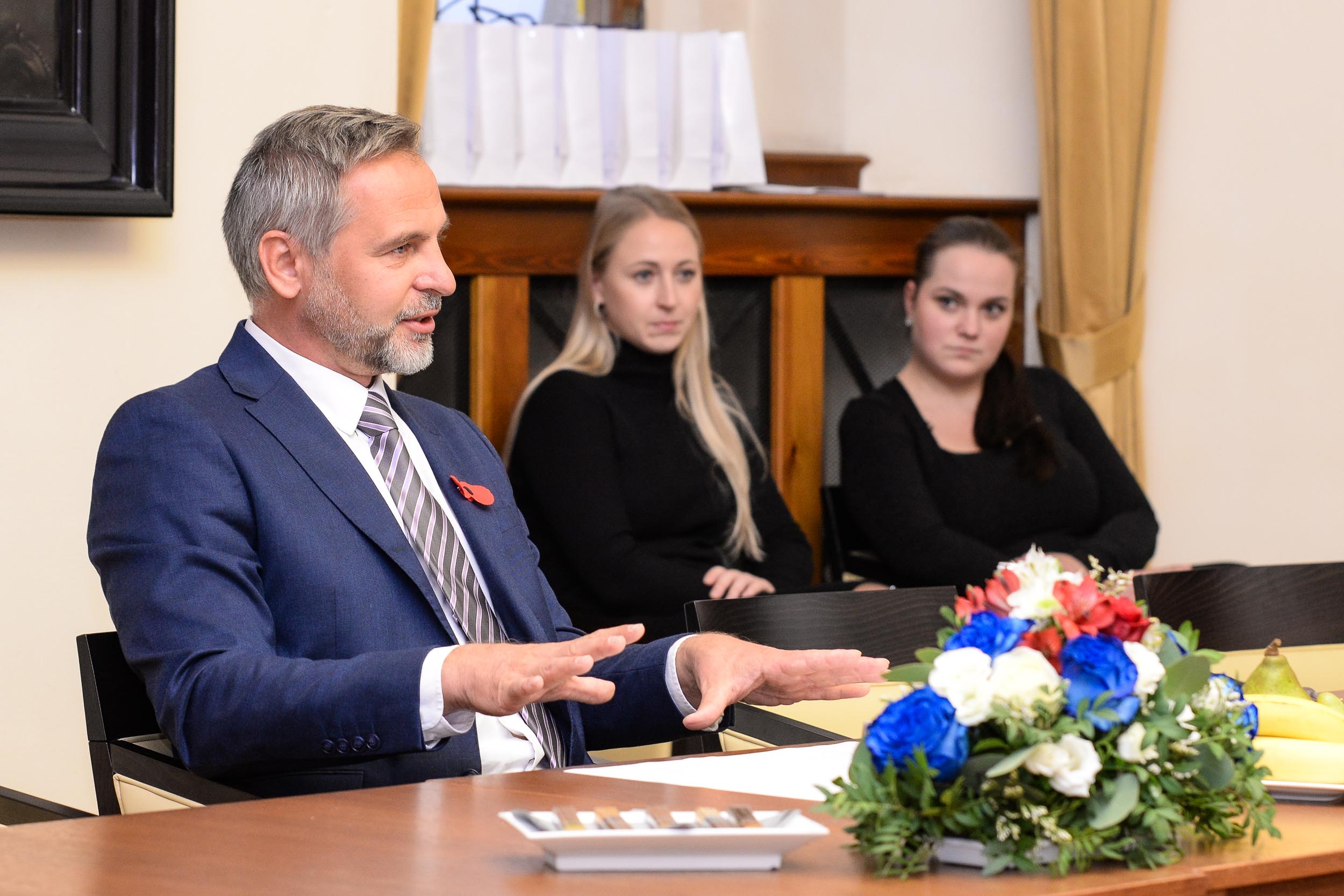 Přijetí na plzeňské radnici náměstkem Bosákem (foto: M. Pecuch, 8.11.2023)