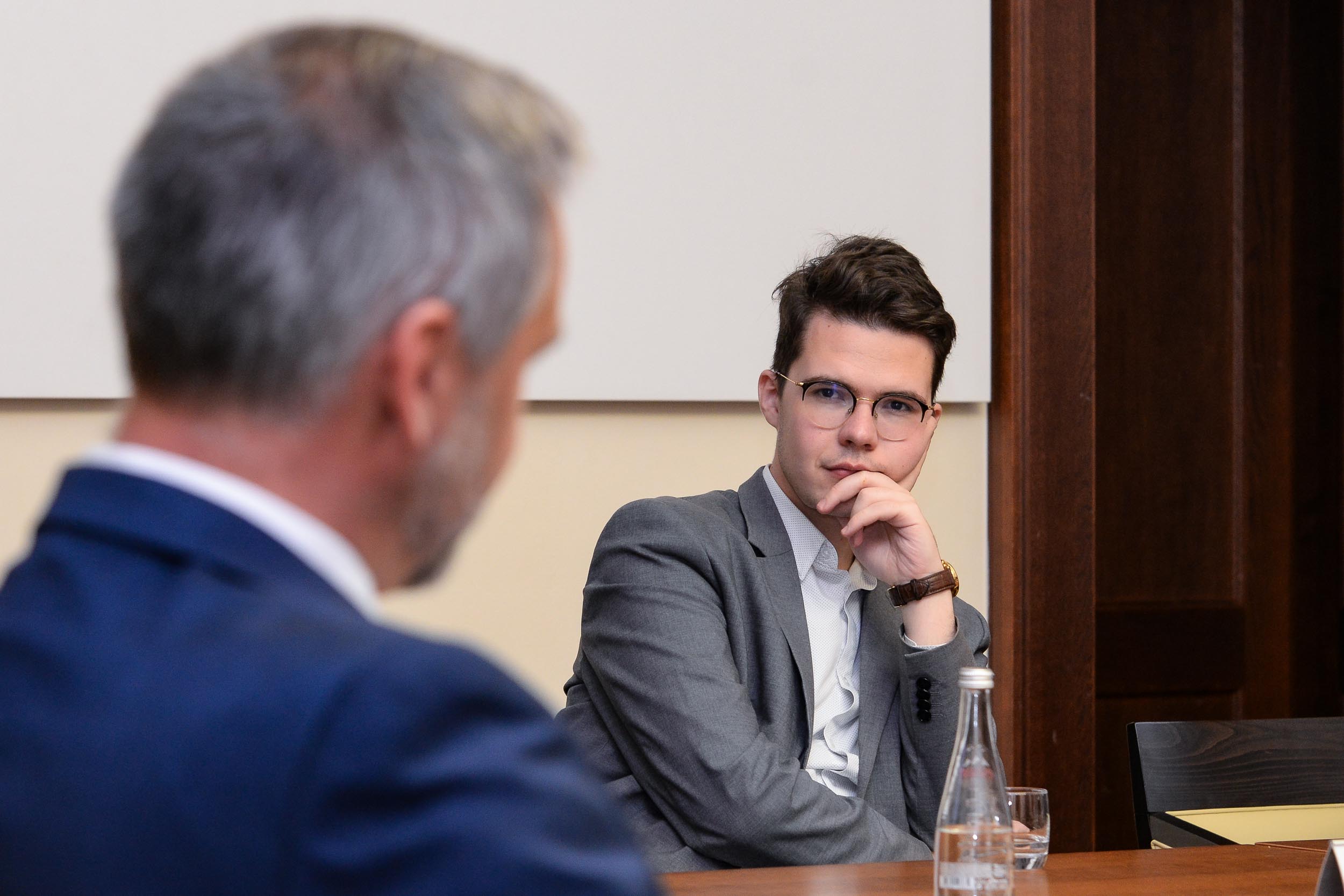 Přijetí na plzeňské radnici náměstkem Bosákem (foto: M. Pecuch, 8.11.2023)