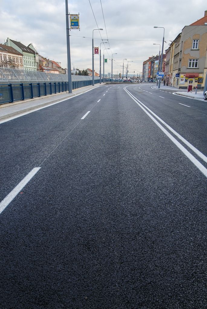 V Borské ulici v Plzni byl dnes (26.11.2015) obnoven silniční provoz, rozsáhlé opravy důležité městské dopravní tepny jsou hotovy. Úplně dokončen by měl být projekt, který nese název Rekonstrukce Borská s křižovatkou Belánka II. etapa, v květnu 2016. Do té doby ještě čekají lokalitu některé doplňkové práce, ty ale již nebudou mít vliv na dopravu v místě. Investorem akce za 48,5 milionu korun včetně DPH je statutární město Plzeň, provedla ji společnost Eurovia CS.