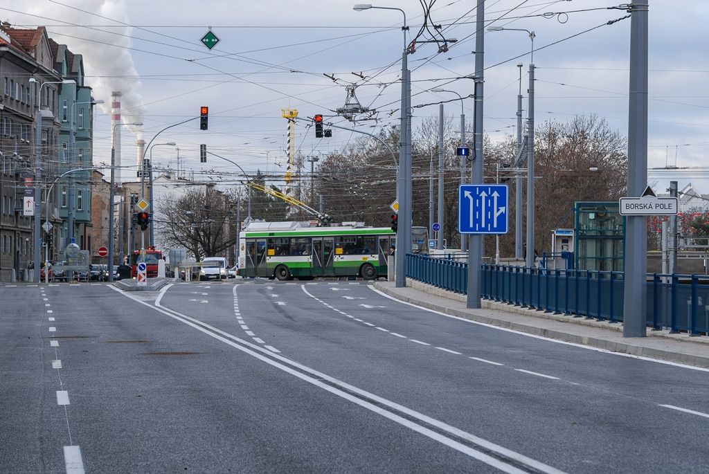 V Borské ulici v Plzni byl dnes (26.11.2015) obnoven silniční provoz, rozsáhlé opravy důležité městské dopravní tepny jsou hotovy. Úplně dokončen by měl být projekt, který nese název Rekonstrukce Borská s křižovatkou Belánka II. etapa, v květnu 2016. Do té doby ještě čekají lokalitu některé doplňkové práce, ty ale již nebudou mít vliv na dopravu v místě. Investorem akce za 48,5 milionu korun včetně DPH je statutární město Plzeň, provedla ji společnost Eurovia CS.