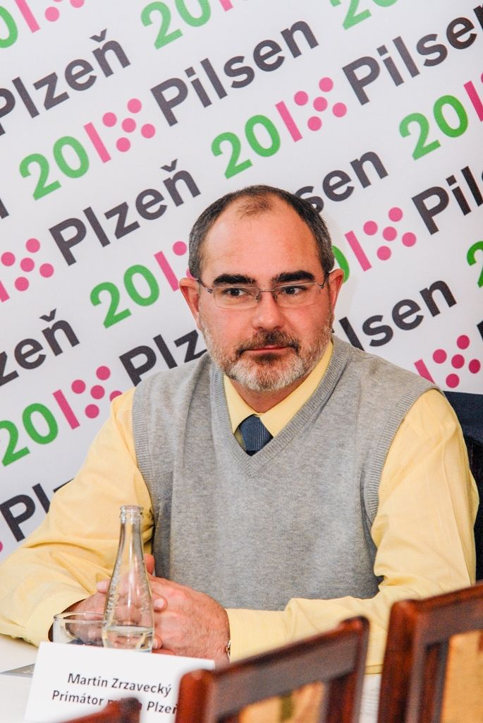 V Borské ulici v Plzni byl dnes (26.11.2015) obnoven silniční provoz, rozsáhlé opravy důležité městské dopravní tepny jsou hotovy. Úplně dokončen by měl být projekt, který nese název Rekonstrukce Borská s křižovatkou Belánka II. etapa, v květnu 2016. Do té doby ještě čekají lokalitu některé doplňkové práce, ty ale již nebudou mít vliv na dopravu v místě. Investorem akce za 48,5 milionu korun včetně DPH je statutární město Plzeň, provedla ji společnost Eurovia CS.