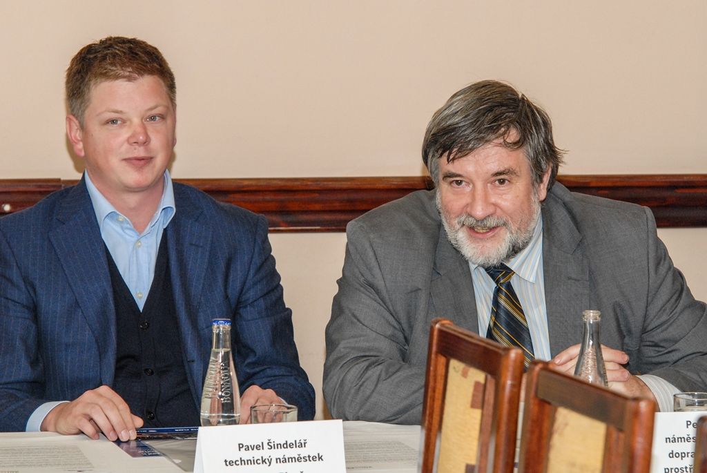 V Borské ulici v Plzni byl dnes (26.11.2015) obnoven silniční provoz, rozsáhlé opravy důležité městské dopravní tepny jsou hotovy. Úplně dokončen by měl být projekt, který nese název Rekonstrukce Borská s křižovatkou Belánka II. etapa, v květnu 2016. Do té doby ještě čekají lokalitu některé doplňkové práce, ty ale již nebudou mít vliv na dopravu v místě. Investorem akce za 48,5 milionu korun včetně DPH je statutární město Plzeň, provedla ji společnost Eurovia CS.