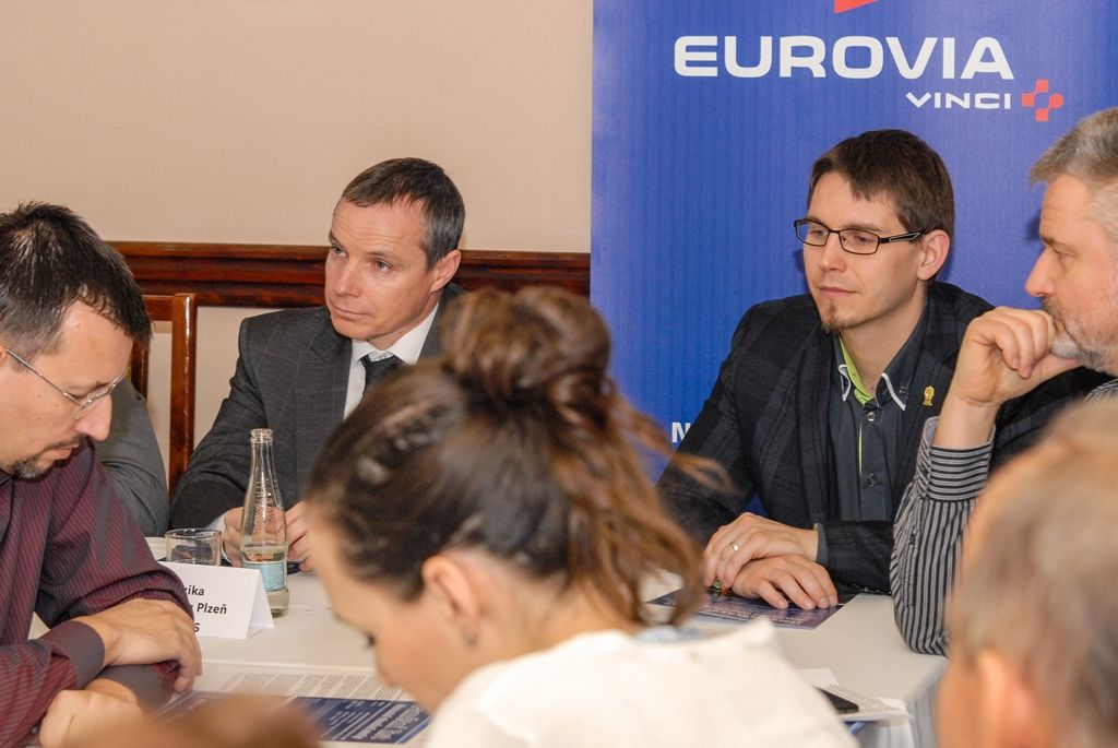 V Borské ulici v Plzni byl dnes (26.11.2015) obnoven silniční provoz, rozsáhlé opravy důležité městské dopravní tepny jsou hotovy. Úplně dokončen by měl být projekt, který nese název Rekonstrukce Borská s křižovatkou Belánka II. etapa, v květnu 2016. Do té doby ještě čekají lokalitu některé doplňkové práce, ty ale již nebudou mít vliv na dopravu v místě. Investorem akce za 48,5 milionu korun včetně DPH je statutární město Plzeň, provedla ji společnost Eurovia CS.
