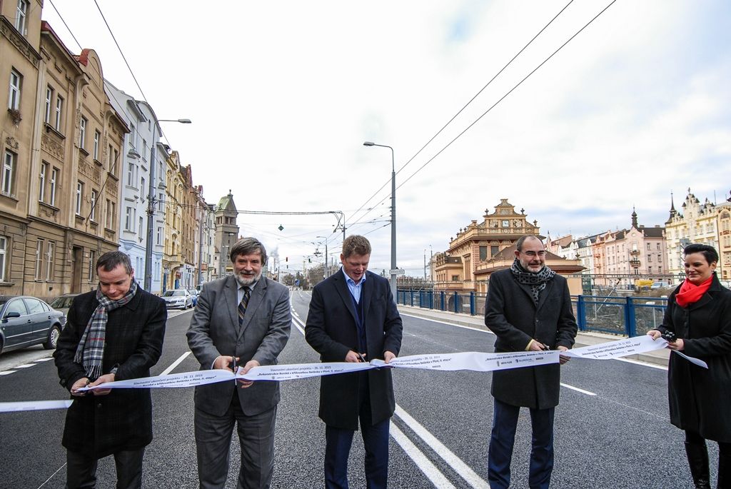 V Borské ulici v Plzni byl dnes (26.11.2015) obnoven silniční provoz, rozsáhlé opravy důležité městské dopravní tepny jsou hotovy. Úplně dokončen by měl být projekt, který nese název Rekonstrukce Borská s křižovatkou Belánka II. etapa, v květnu 2016. Do té doby ještě čekají lokalitu některé doplňkové práce, ty ale již nebudou mít vliv na dopravu v místě. Investorem akce za 48,5 milionu korun včetně DPH je statutární město Plzeň, provedla ji společnost Eurovia CS.