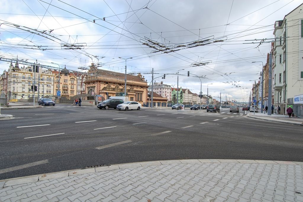 V Borské ulici v Plzni byl dnes (26.11.2015) obnoven silniční provoz, rozsáhlé opravy důležité městské dopravní tepny jsou hotovy. Úplně dokončen by měl být projekt, který nese název Rekonstrukce Borská s křižovatkou Belánka II. etapa, v květnu 2016. Do té doby ještě čekají lokalitu některé doplňkové práce, ty ale již nebudou mít vliv na dopravu v místě. Investorem akce za 48,5 milionu korun včetně DPH je statutární město Plzeň, provedla ji společnost Eurovia CS.