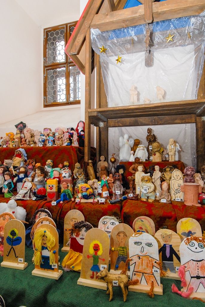 Velký plzeňský betlém, který každý rok rozšiřují Plzeňané i lidé z okolí, se v současné době skládá ze 741 figurek. Počet postaviček se každý rok zvyšuje, i letos mohou lidé vytvořit svou vlastní figurku a rozšířit unikátní dílo. (foto: 2.12.2015)