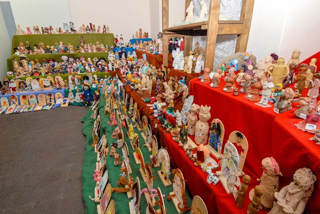 Velký plzeňský betlém, který každý rok rozšiřují Plzeňané i lidé z okolí, se v současné době skládá ze 741 figurek. Počet postaviček se každý rok zvyšuje, i letos mohou lidé vytvořit svou vlastní figurku a rozšířit unikátní dílo. (foto: 2.12.2015)