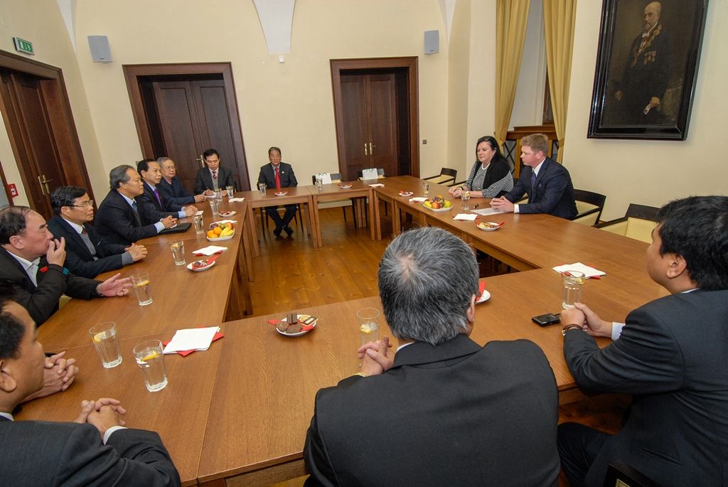 Delegace z Vietnamu se v Plzni zajímala o integraci svých občanů