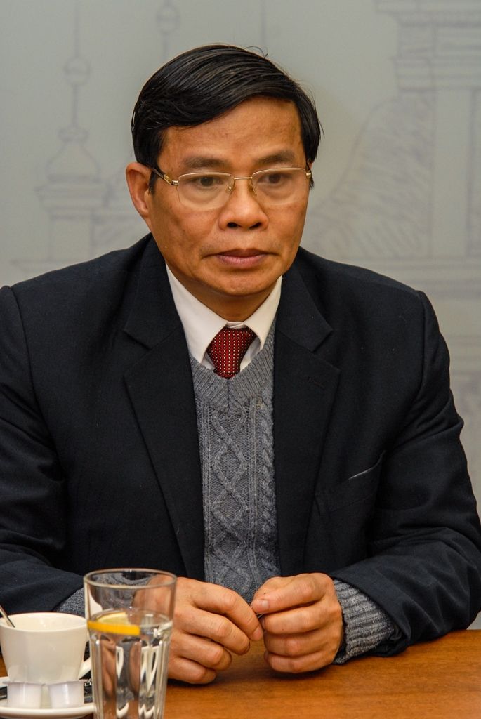 O integraci vietnamských občanů se ve čtvrtek na plzeňské radnici zajímala delegace Výboru Národního shromáždění Vietnamské socialistické republiky a zástupců Velvyslanectví Vietnamu v České republice. Za město Plzeň skupinu přijali technický náměstek primátora Pavel Šindelář a radní pro oblast nakládání s majetkem Helena Matoušová. Tématem byly zkušenosti města s početnou vietnamskou komunitou žijící v Plzni, ale i záměr vietnamské strany vybudovat v krajské metropoli kulturní zázemí pro své občany, tedy jakési komunitní centrum. (foto: 3.12.2015)