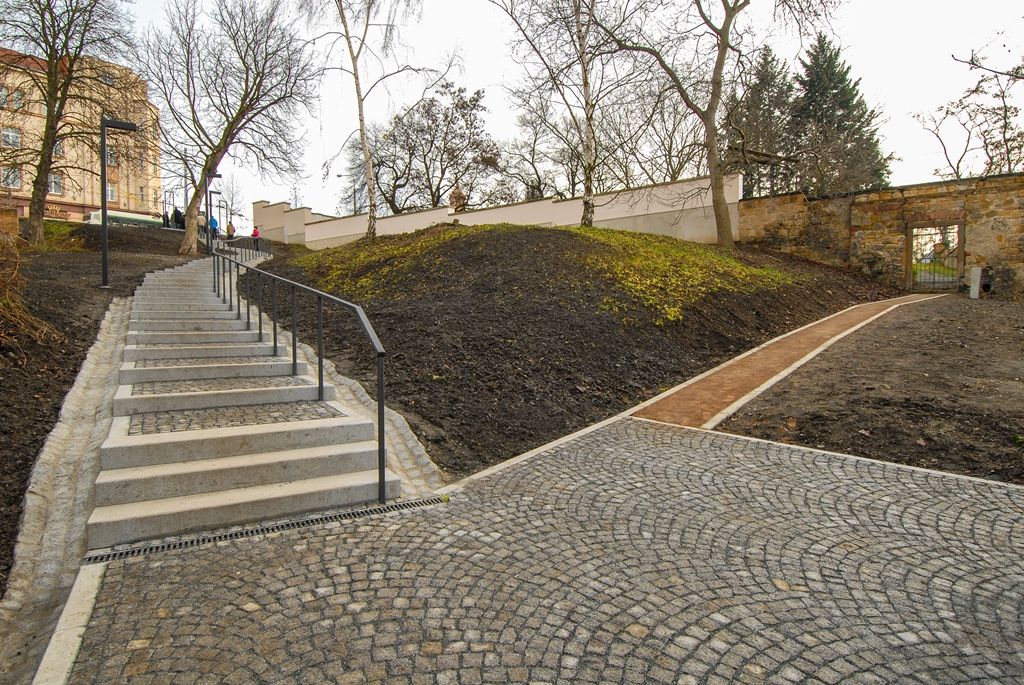 Plzeň dokončila v adventním čase nové pěší cesty ke kostelu U Ježíška