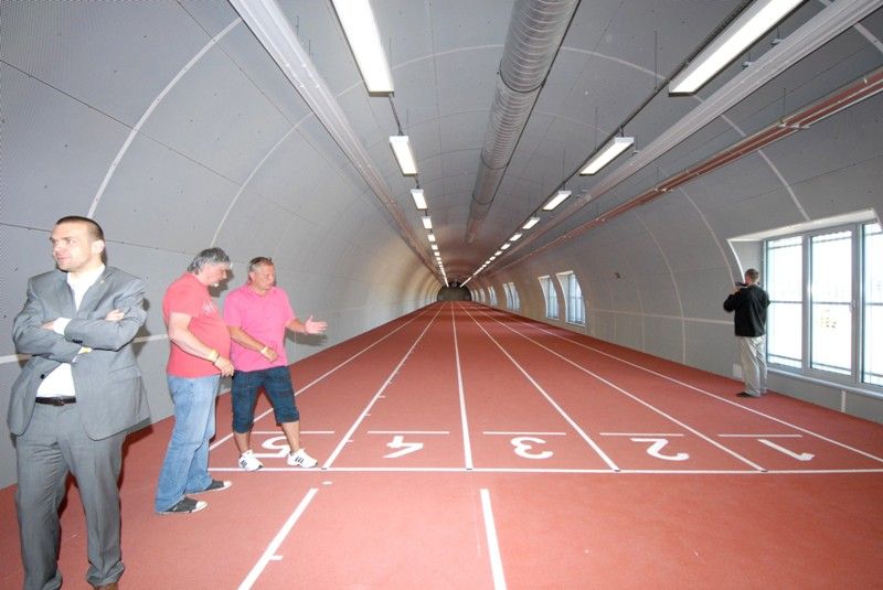 Nový atletický stadion včetně zázemí mohou od 1. července 2013 sportovci plně využívat. Areál, jehož stavbu město financovalo částkou přesahující 107 milionů korun, má v nájmu atletický klub AK Škoda Plzeň, který ho bude využívat pro tréninkové aktivity svých členů a zároveň jej bude provozovat.