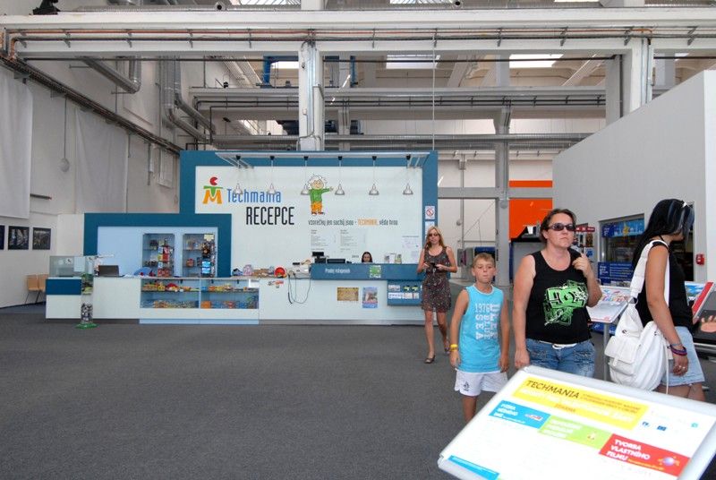 V areálu bývalé Škodovky vzniká moderní interaktivní vzdělávací centrum Techmania Science Center. Své současné prostory rozšíří do tří desítek tisíc metrů čtverečních a nabídne řadu laboratoří, dílen a expozic. Už v polovině příštího roku se stane jedním z nejvýznamnějších center neformálního vzdělávání v České republice. Součástí projektu je 3D planetárium, které se pro návštěvníky otevře už 4. listopadu letošního roku. V historickém továrním objektu z roku 1916 v současné době finišují dokončovací práce. Ty odborné tady provádějí američtí experti, kteří instalují speciální technologii s bezmála stovkou programů. A že je se na co těšit, může potvrdit i primátor Martin Baxa, který zhlédl při své návštěvě v úterý 23. července 2013 zlomek toho, co na návštěvníky planetária po jeho otevření čeká.