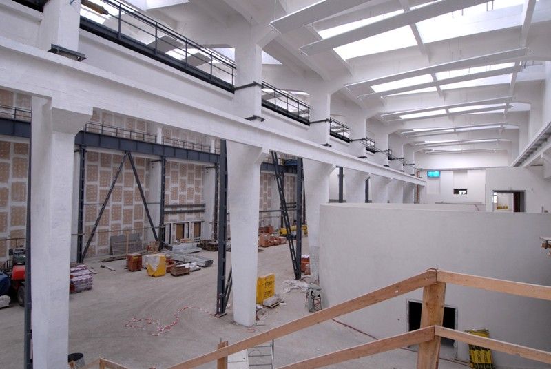 V areálu bývalé Škodovky vzniká moderní interaktivní vzdělávací centrum Techmania Science Center. Své současné prostory rozšíří do tří desítek tisíc metrů čtverečních a nabídne řadu laboratoří, dílen a expozic. Už v polovině příštího roku se stane jedním z nejvýznamnějších center neformálního vzdělávání v České republice. Součástí projektu je 3D planetárium, které se pro návštěvníky otevře už 4. listopadu letošního roku. V historickém továrním objektu z roku 1916 v současné době finišují dokončovací práce. Ty odborné tady provádějí američtí experti, kteří instalují speciální technologii s bezmála stovkou programů. A že je se na co těšit, může potvrdit i primátor Martin Baxa, který zhlédl při své návštěvě v úterý 23. července 2013 zlomek toho, co na návštěvníky planetária po jeho otevření čeká.