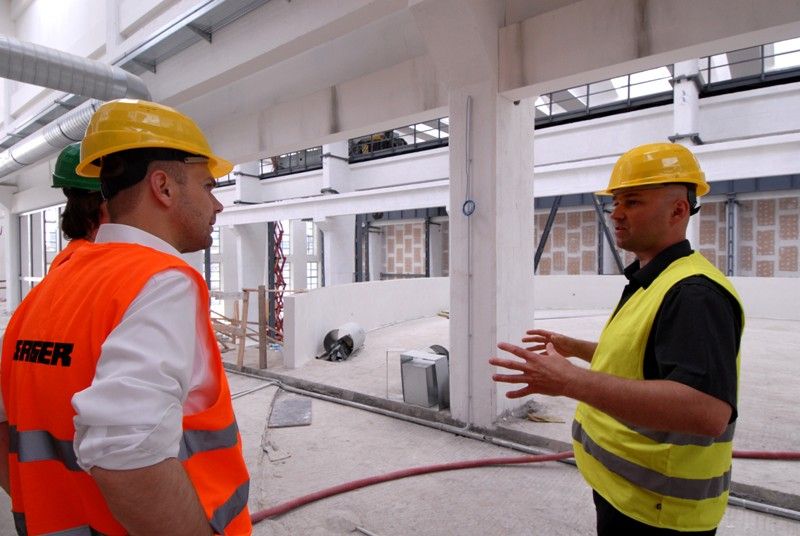 V areálu bývalé Škodovky vzniká moderní interaktivní vzdělávací centrum Techmania Science Center. Své současné prostory rozšíří do tří desítek tisíc metrů čtverečních a nabídne řadu laboratoří, dílen a expozic. Už v polovině příštího roku se stane jedním z nejvýznamnějších center neformálního vzdělávání v České republice. Součástí projektu je 3D planetárium, které se pro návštěvníky otevře už 4. listopadu letošního roku. V historickém továrním objektu z roku 1916 v současné době finišují dokončovací práce. Ty odborné tady provádějí američtí experti, kteří instalují speciální technologii s bezmála stovkou programů. A že je se na co těšit, může potvrdit i primátor Martin Baxa, který zhlédl při své návštěvě v úterý 23. července 2013 zlomek toho, co na návštěvníky planetária po jeho otevření čeká.