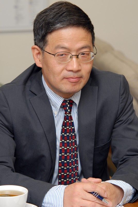 Čínskou delegaci z města Hangzhou tvořenou zástupci úřadu a místními novináři přijal ve středu 24.7.2013 dopoledne náměstek primátora Martin Zrzavecký. Obě strany hovořily především o možnostech navázání dlouhodobé spolupráce. Čínští zástupci navíc projevili zájem o to, aby se Plzeň a Hangzhou staly partnerskými městy. Po návštěvě radnice si asijští hosté prohlédli Plzeňský Prazdroj. před odjezdem zpět do Číny je pro ně připravena prohlídka Prahy.