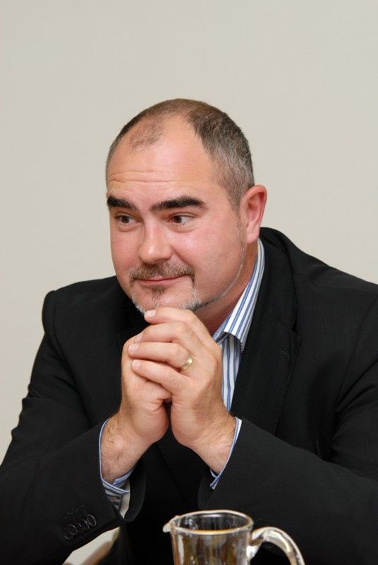 Čínskou delegaci z města Hangzhou tvořenou zástupci úřadu a místními novináři přijal ve středu 24.7.2013 dopoledne náměstek primátora Martin Zrzavecký. Obě strany hovořily především o možnostech navázání dlouhodobé spolupráce. Čínští zástupci navíc projevili zájem o to, aby se Plzeň a Hangzhou staly partnerskými městy. Po návštěvě radnice si asijští hosté prohlédli Plzeňský Prazdroj. před odjezdem zpět do Číny je pro ně připravena prohlídka Prahy.