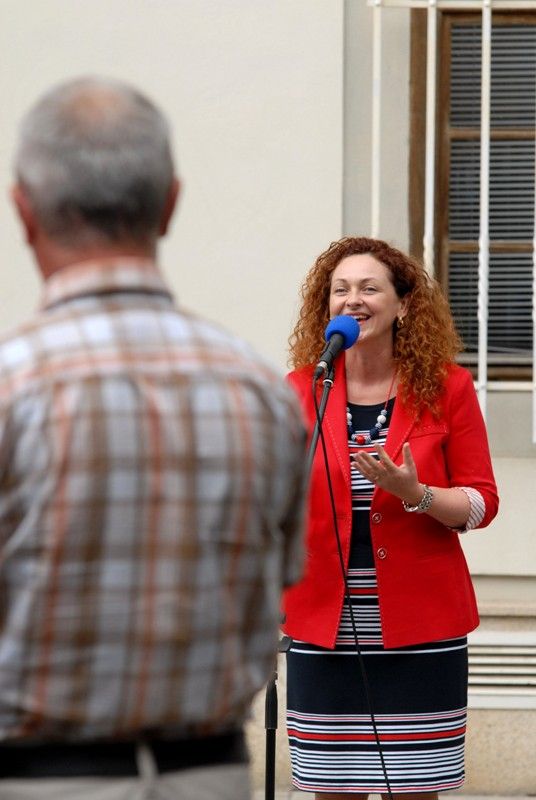 Výstavu s názvem Respekt, která je nedílnou součástí komunikační kampaně Respektuj 18, zahájili ve středu 31. července 2013 ve Smetanových sadech zástupci města Plzně, Plzeňského Prazdroje a Centra protidrogové prevence a terapie. Cílem společného projektu je změnit přístup veřejnosti ke konzumaci alkoholu mladistvými a podpořit omezení prodeje a podávání alkoholu těmto osobám. Samotná výstava představuje vybrané osobnosti Plzně, které se vyjadřují k danému tématu a k respektu, jednomu z důležitých druhů lidského postoje k jiným osobám či názorům.