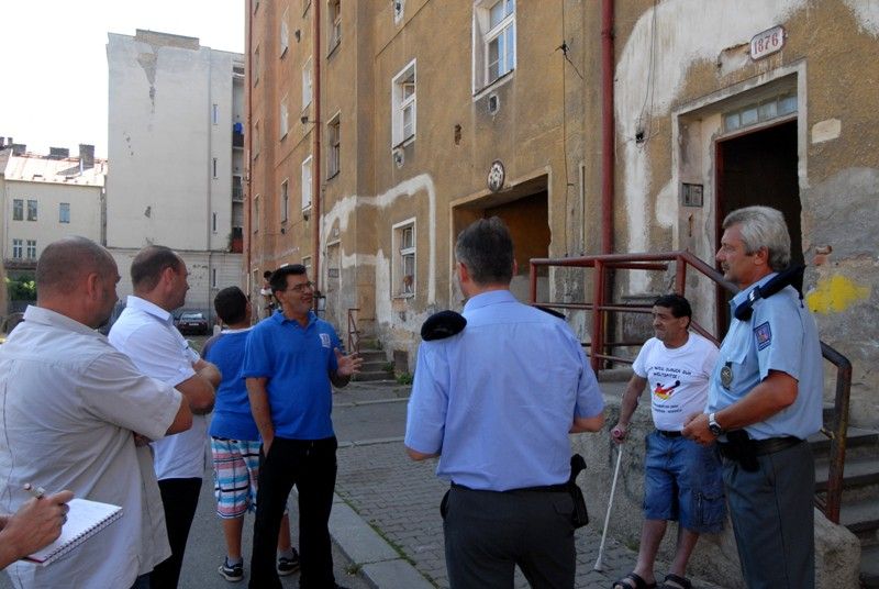 Město i policie situaci v Plachého ulici monitorují