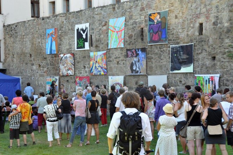 Díla plzeňských a bavorských umělců představuje výstava Barva na ulici