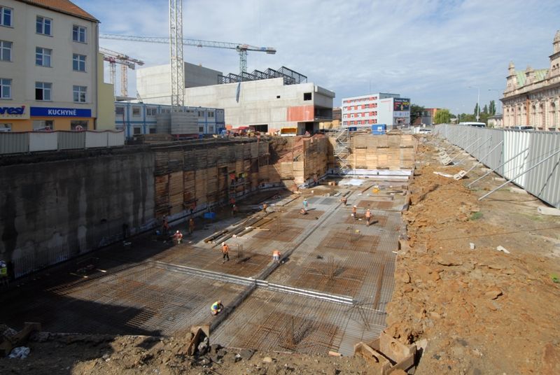 Výstavba nové budovy divadla byla zahájena před patnácti měsíci