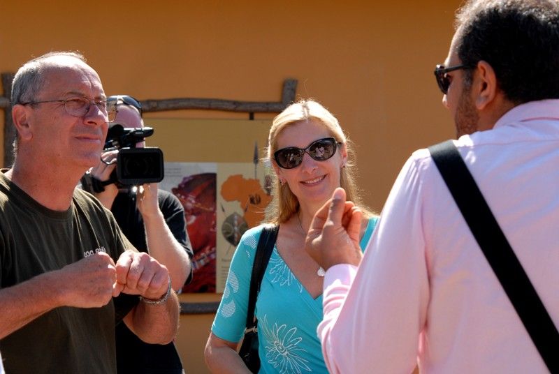 Od dnešního dne (15.8.2013) mají dva gepardi ze zoologické zahrady svá jména. Khalid a Rayan, což v překladu znamená v prvním případě nesmrtelná bytost, ve druhém brána do ráje. Dostali stejná jména jako jejich kmotři, kterými jsou chlapci podnikatele Wálida Osmana ze Spojených arabských emirátů. Právě tady tato vzácná zvířata ve volné přírodě žijí. Plzeňští gepardi patří k ojediněle chovanému poddruhu severoafrických súdánských gepardů, které chová jen minimum evropských zoo. Návštěvníci je najdou v komplexu afrických a asijských expozic. V zoo jsou od roku 2010. Slavnostní akce, která se nesla v arabském duchu, se zúčastnila také náměstkyně primátora Eva Herinková a radní Jiří Kuthan.