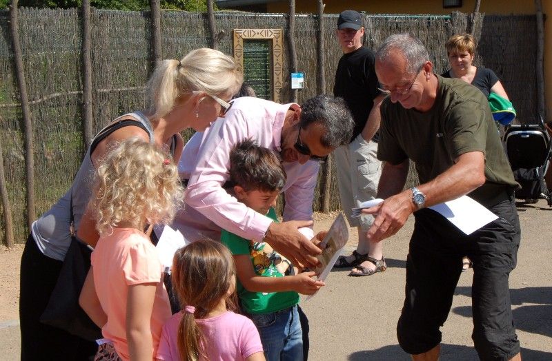 Od dnešního dne (15.8.2013) mají dva gepardi ze zoologické zahrady svá jména. Khalid a Rayan, což v překladu znamená v prvním případě nesmrtelná bytost, ve druhém brána do ráje. Dostali stejná jména jako jejich kmotři, kterými jsou chlapci podnikatele Wálida Osmana ze Spojených arabských emirátů. Právě tady tato vzácná zvířata ve volné přírodě žijí. Plzeňští gepardi patří k ojediněle chovanému poddruhu severoafrických súdánských gepardů, které chová jen minimum evropských zoo. Návštěvníci je najdou v komplexu afrických a asijských expozic. V zoo jsou od roku 2010. Slavnostní akce, která se nesla v arabském duchu, se zúčastnila také náměstkyně primátora Eva Herinková a radní Jiří Kuthan.