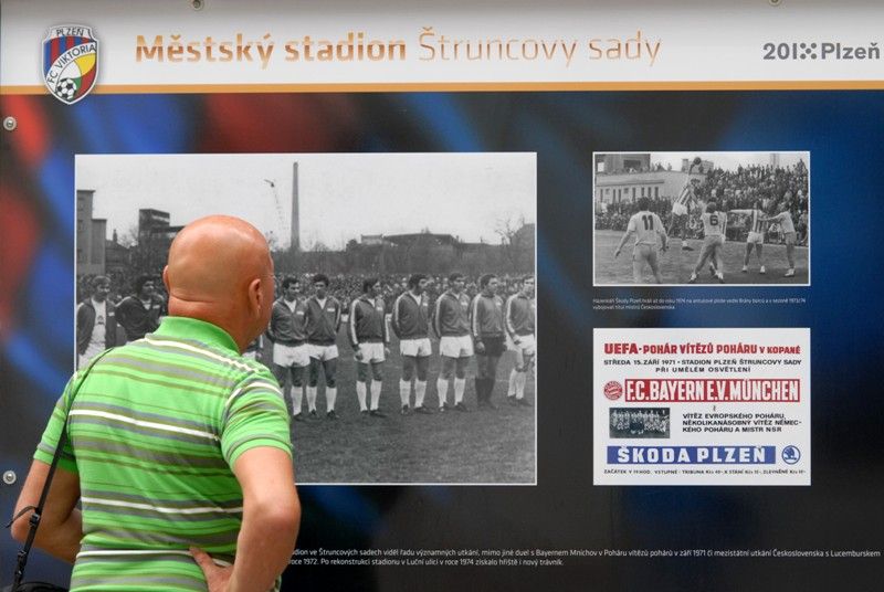 Venkovní výstava mapuje šedesátiletou historii stadionu ve Štruncových sadech