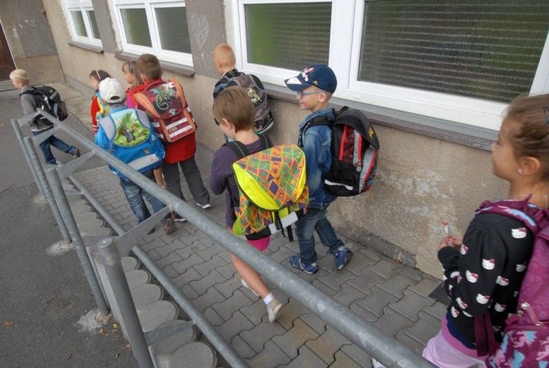 Přestože letos školní rok nezačal 1., ale až 2. září, na všech plzeňských základních školách se zahajoval slavnostně. Největší zážitek to bezpochyby byl pro ty, kteří se jako žáci jedné z nich do nového prostředí vydali vůbec poprvé. (foto: 14. ZŠ; Z. Kubalová, 2.9.2013)