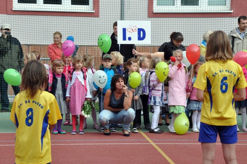 Přestože letos školní rok nezačal 1., ale až 2. září, na všech plzeňských základních školách se zahajoval slavnostně. Největší zážitek to bezpochyby byl pro ty, kteří se jako žáci jedné z nich do nového prostředí vydali vůbec poprvé. (foto: 14. ZŠ; Z. Kubalová, 2.9.2013)