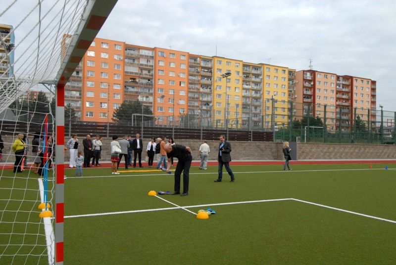 Zrekonstruovaný sportovní areál mohou nově využívat žáci 34. základní školy