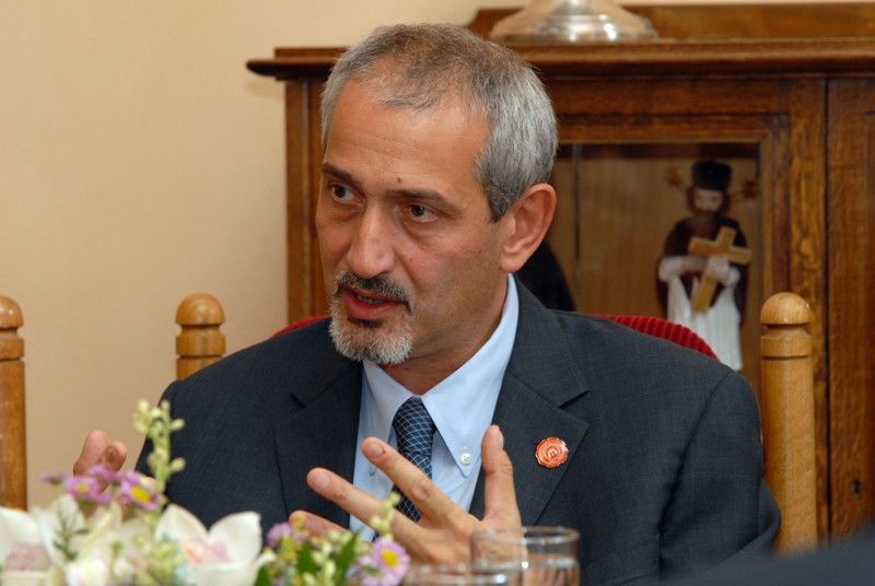 Necelé dva měsíce (17.9.2013) po svém nástupu do pozice generálního ředitele Plzeňského Prazdroje se přijel Paolo Lanzarotti osobně představit primátorovi Martinu Baxovi. Předmětem jejich rozhovoru byla jak ekonomická situace naší země, respektive města Plzně, tak pokračování spolupráce mezi městskou správou a Plzeňským Prazdrojem, která je každoročně směřována především do oblasti cestovního ruchu a kultury. V závěru schůzky vyjádřili primátor Baxa i generální ředitel Lanzarotti vůli navázat na současné vazby obou subjektů.