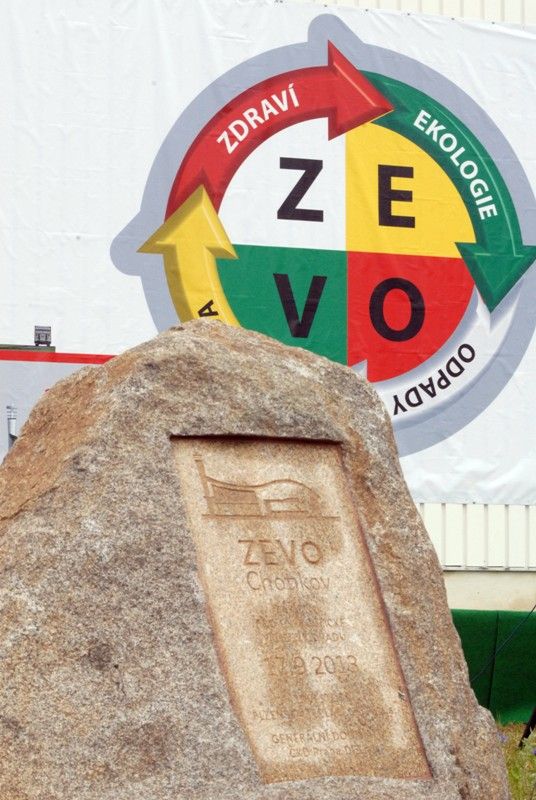 Slavnostním poklepáním na základní kámen byla v úterý 17. září 2013 oficiálně zahájena výstavba spalovny ZEVO Chotíkov. Náklady na vznik zařízení, které představuje pro Plzeňskou teplárenskou další energetický zdroj, činí necelé dvě miliardy korun.  Podle odhadů ekologicky zpracuje 95 tisíc tun odpadu ročně. Teplo ze spalovny bude navíc vyhřívat část plzeňských domácností. V současné době se na úrovni Evropské unie jedná o možnosti poskytnutí dotace na tento projekt. Ta by mohla dosáhnout výše 450 milionů korun.