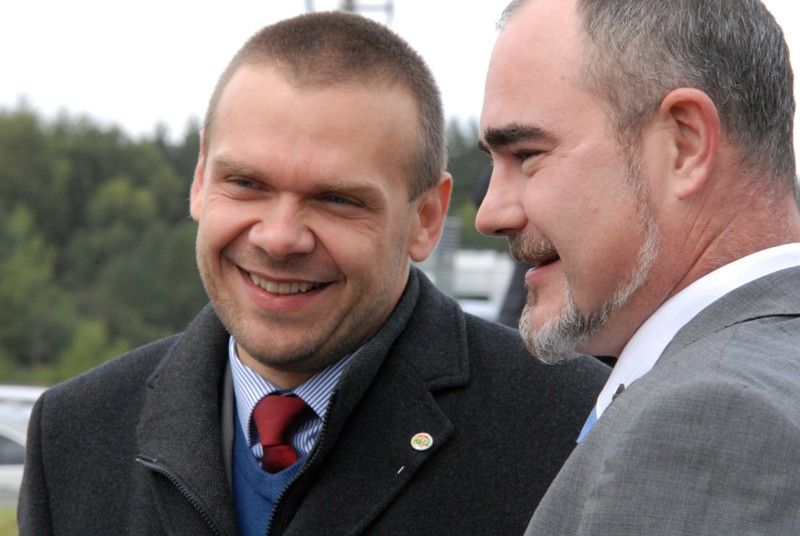 Slavnostním poklepáním na základní kámen byla v úterý 17. září 2013 oficiálně zahájena výstavba spalovny ZEVO Chotíkov. Náklady na vznik zařízení, které představuje pro Plzeňskou teplárenskou další energetický zdroj, činí necelé dvě miliardy korun.  Podle odhadů ekologicky zpracuje 95 tisíc tun odpadu ročně. Teplo ze spalovny bude navíc vyhřívat část plzeňských domácností. V současné době se na úrovni Evropské unie jedná o možnosti poskytnutí dotace na tento projekt. Ta by mohla dosáhnout výše 450 milionů korun.