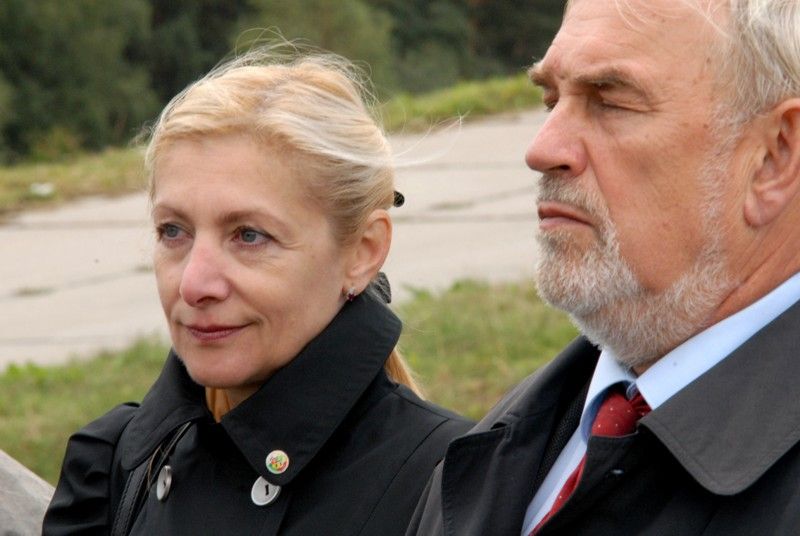 Slavnostním poklepáním na základní kámen byla v úterý 17. září 2013 oficiálně zahájena výstavba spalovny ZEVO Chotíkov. Náklady na vznik zařízení, které představuje pro Plzeňskou teplárenskou další energetický zdroj, činí necelé dvě miliardy korun.  Podle odhadů ekologicky zpracuje 95 tisíc tun odpadu ročně. Teplo ze spalovny bude navíc vyhřívat část plzeňských domácností. V současné době se na úrovni Evropské unie jedná o možnosti poskytnutí dotace na tento projekt. Ta by mohla dosáhnout výše 450 milionů korun.