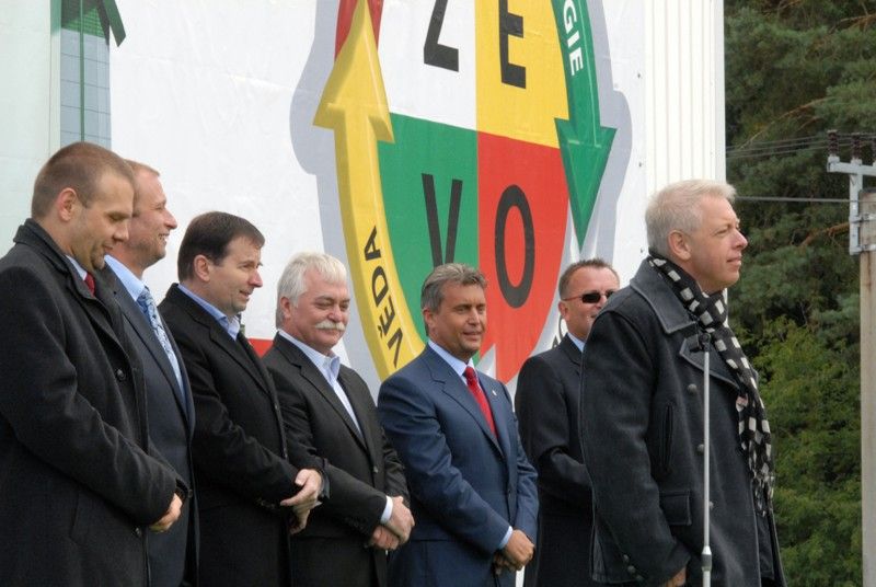 Slavnostním poklepáním na základní kámen byla v úterý 17. září 2013 oficiálně zahájena výstavba spalovny ZEVO Chotíkov. Náklady na vznik zařízení, které představuje pro Plzeňskou teplárenskou další energetický zdroj, činí necelé dvě miliardy korun.  Podle odhadů ekologicky zpracuje 95 tisíc tun odpadu ročně. Teplo ze spalovny bude navíc vyhřívat část plzeňských domácností. V současné době se na úrovni Evropské unie jedná o možnosti poskytnutí dotace na tento projekt. Ta by mohla dosáhnout výše 450 milionů korun.