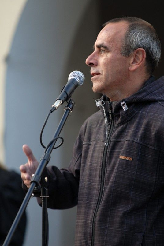 To, že z bývalé továrny, pivovaru nebo části areálu loděnice může vzniknout příjemný prostor, který se dá využívat pro pořádání kulturních akcí, dokládá na příkladech z mnoha evropských měst nová venkovní výstava ve Smetanových sadech nazvaná Architektura k mání. Je součástí doprovodného programu Plzeňského týdne kulturních fabrik. Akce, na které v uplynulých dnech přivítali organizátoři ze společnosti Plzeň 2015 řadu odborníků z mnoha evropských zemí, měla za úkol prostřednictvím seminářů, workshopů a jednodenní konference představit možnosti využití bývalých průmyslových areálů jako míst sloužících kultuře, umění i rozvoji komunitního života. (foto: 19.9.2013)