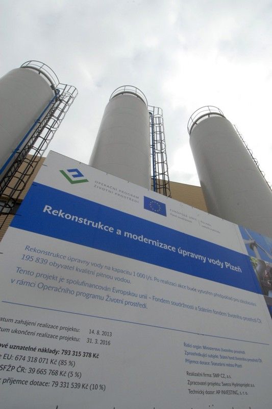 V Plzni dnes (25.9.2013) začala modernizace úpravny vody na Homolce. Stavba za 1,1 miliardy korun má zajistit kvalitu pitné vody v platných parametrech a posílit výkon současného zařízení. Na rekonstrukci získala Plzeň z Fondu soudržnosti Evropské unie 674 milionů korun, dalších 40 milionů dostane ze Státního fondu životního prostředí. Modernizace má skončit 31. března 2016.