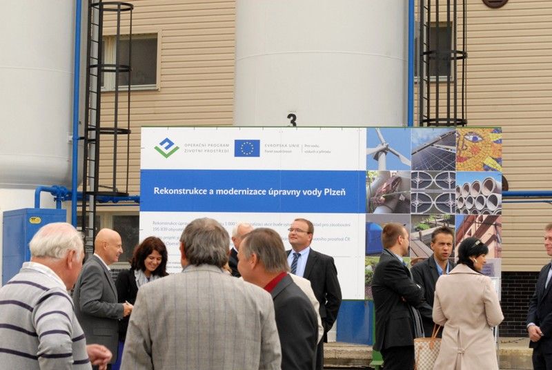 V Plzni dnes (25.9.2013) začala modernizace úpravny vody na Homolce. Stavba za 1,1 miliardy korun má zajistit kvalitu pitné vody v platných parametrech a posílit výkon současného zařízení. Na rekonstrukci získala Plzeň z Fondu soudržnosti Evropské unie 674 milionů korun, dalších 40 milionů dostane ze Státního fondu životního prostředí. Modernizace má skončit 31. března 2016.
