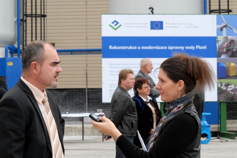 V Plzni dnes (25.9.2013) začala modernizace úpravny vody na Homolce. Stavba za 1,1 miliardy korun má zajistit kvalitu pitné vody v platných parametrech a posílit výkon současného zařízení. Na rekonstrukci získala Plzeň z Fondu soudržnosti Evropské unie 674 milionů korun, dalších 40 milionů dostane ze Státního fondu životního prostředí. Modernizace má skončit 31. března 2016.