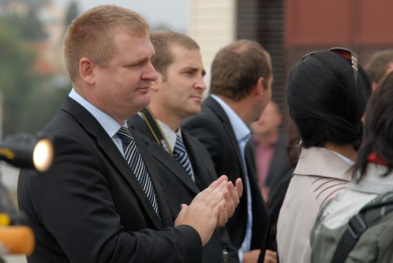 V Plzni dnes (25.9.2013) začala modernizace úpravny vody na Homolce. Stavba za 1,1 miliardy korun má zajistit kvalitu pitné vody v platných parametrech a posílit výkon současného zařízení. Na rekonstrukci získala Plzeň z Fondu soudržnosti Evropské unie 674 milionů korun, dalších 40 milionů dostane ze Státního fondu životního prostředí. Modernizace má skončit 31. března 2016.