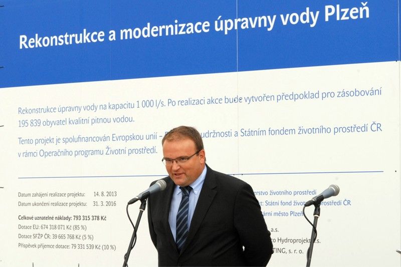 V Plzni dnes (25.9.2013) začala modernizace úpravny vody na Homolce. Stavba za 1,1 miliardy korun má zajistit kvalitu pitné vody v platných parametrech a posílit výkon současného zařízení. Na rekonstrukci získala Plzeň z Fondu soudržnosti Evropské unie 674 milionů korun, dalších 40 milionů dostane ze Státního fondu životního prostředí. Modernizace má skončit 31. března 2016.