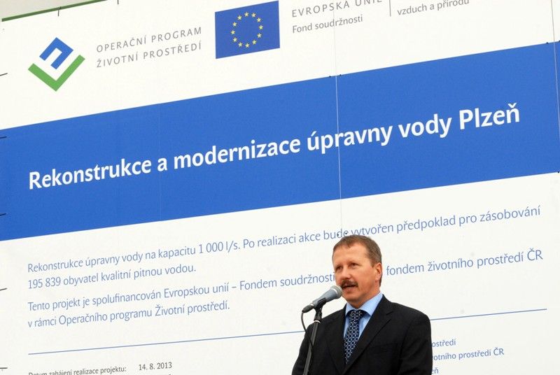 V Plzni dnes (25.9.2013) začala modernizace úpravny vody na Homolce. Stavba za 1,1 miliardy korun má zajistit kvalitu pitné vody v platných parametrech a posílit výkon současného zařízení. Na rekonstrukci získala Plzeň z Fondu soudržnosti Evropské unie 674 milionů korun, dalších 40 milionů dostane ze Státního fondu životního prostředí. Modernizace má skončit 31. března 2016.